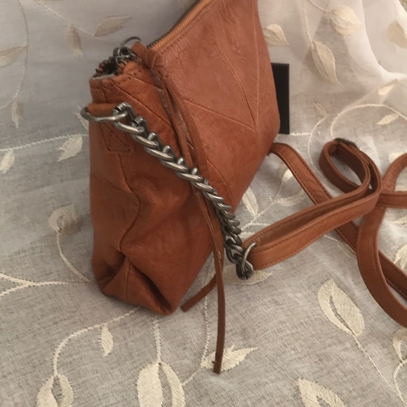 DAY & MOOD Karen Leather Crossbody Bag - Picture 6 of 8